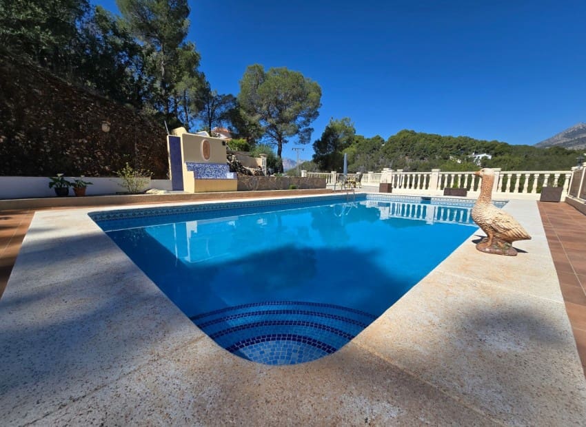 4 bedroom Villa for sale in Altea la Vella with pool - € 649,000 (Ref: 9784415)