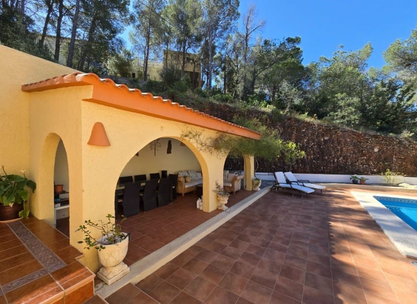 4 bedroom Villa for sale in Altea la Vella with pool - € 649,000 (Ref: 9784415)