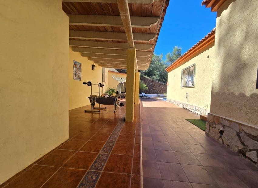 4 bedroom Villa for sale in Altea la Vella with pool - € 649,000 (Ref: 9784415)