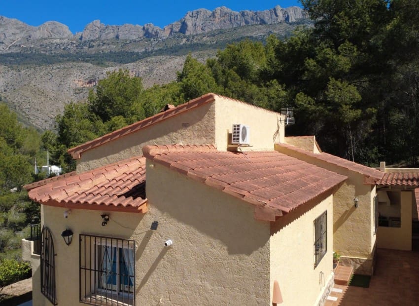 4 bedroom Villa for sale in Altea la Vella with pool - € 649,000 (Ref: 9784415)