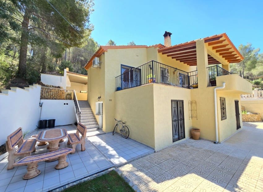 4 bedroom Villa for sale in Altea la Vella with pool - € 649,000 (Ref: 9784415)