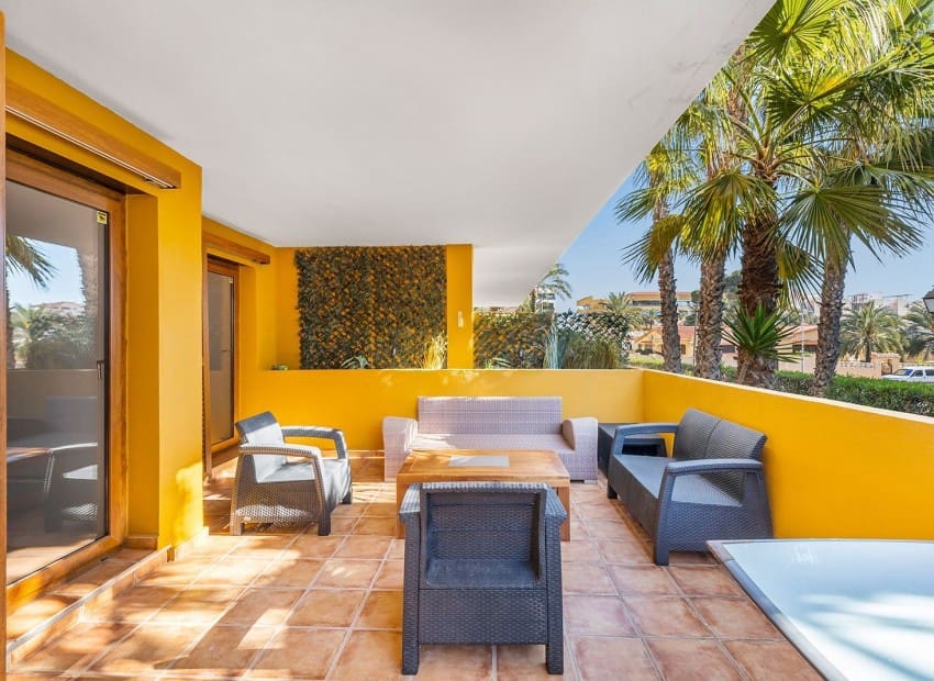 2 soveværelse Lejlighed til salg i Torrevieja med swimmingpool garage - € 345.000 (Ref: 9799966)