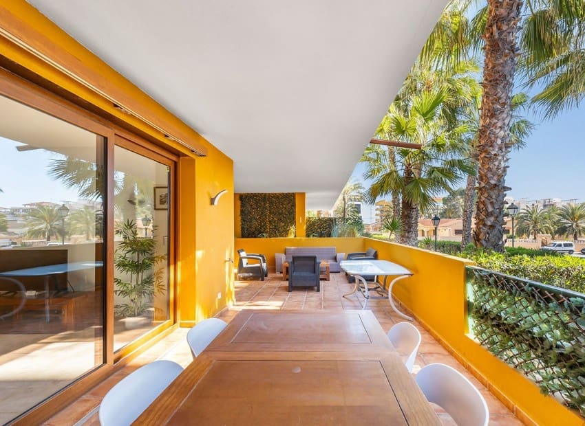 2 soveværelse Lejlighed til salg i Torrevieja med swimmingpool garage - € 345.000 (Ref: 9799966)