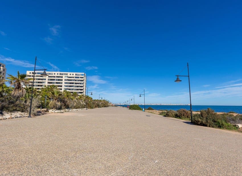 2 soveværelse Lejlighed til salg i Torrevieja med swimmingpool garage - € 345.000 (Ref: 9799966)