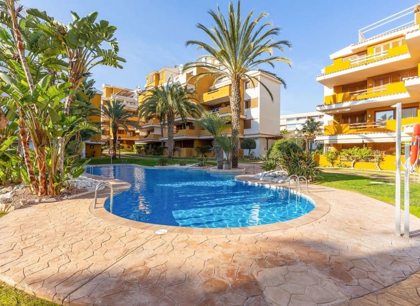 2 soveværelse Lejlighed til salg i Torrevieja med swimmingpool garage - € 345.000 (Ref: 9799966)
