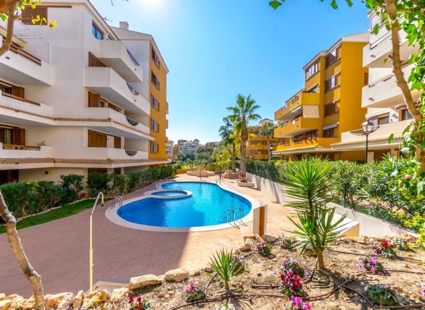 2 soveværelse Lejlighed til salg i Torrevieja med swimmingpool garage - € 345.000 (Ref: 9799966)
