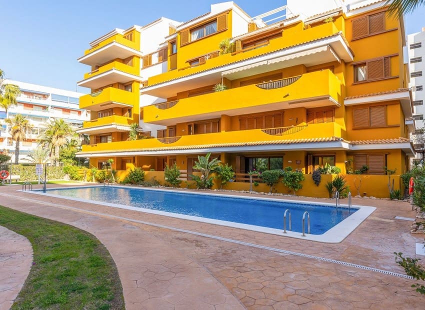 2 soveværelse Lejlighed til salg i Torrevieja med swimmingpool garage - € 345.000 (Ref: 9799966)