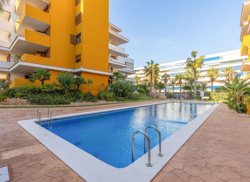 2 soveværelse Lejlighed til salg i Torrevieja med swimmingpool garage - € 345.000 (Ref: 9799966)