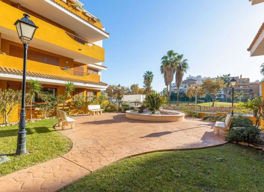 2 soveværelse Lejlighed til salg i Torrevieja med swimmingpool garage - € 345.000 (Ref: 9799966)