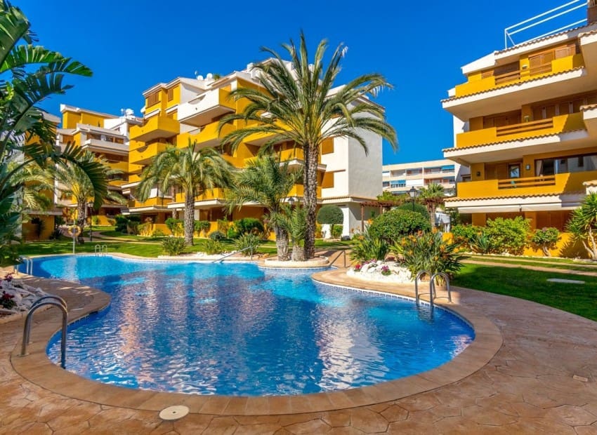 2 soveværelse Lejlighed til salg i Torrevieja med swimmingpool garage - € 345.000 (Ref: 9799966)