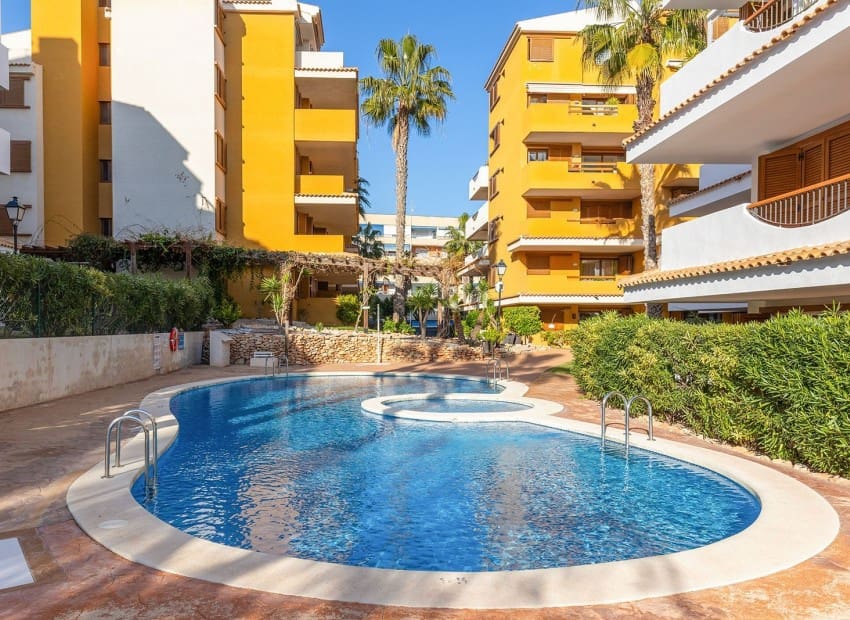 2 soveværelse Lejlighed til salg i Torrevieja med swimmingpool garage - € 345.000 (Ref: 9799966)