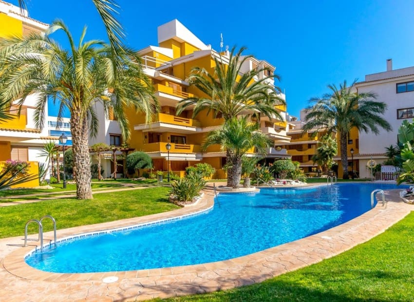 2 soveværelse Lejlighed til salg i Torrevieja med swimmingpool garage - € 345.000 (Ref: 9799966)