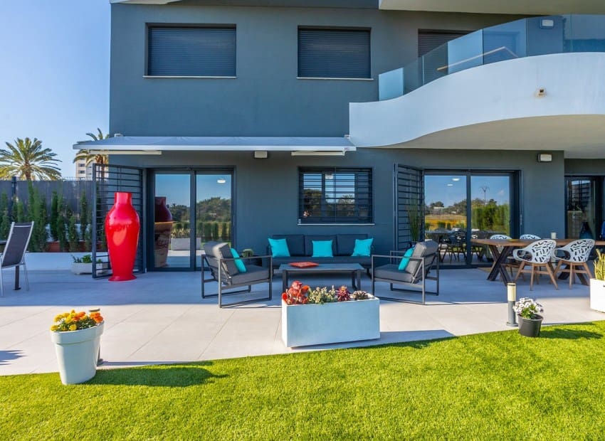 2 soveværelse Lejlighed til salg i Torrevieja med swimmingpool garage - € 519.000 (Ref: 9800031)