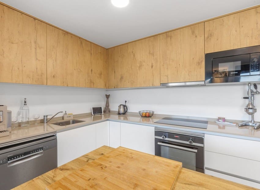 2 soveværelse Lejlighed til salg i Torrevieja med swimmingpool garage - € 519.000 (Ref: 9800031)