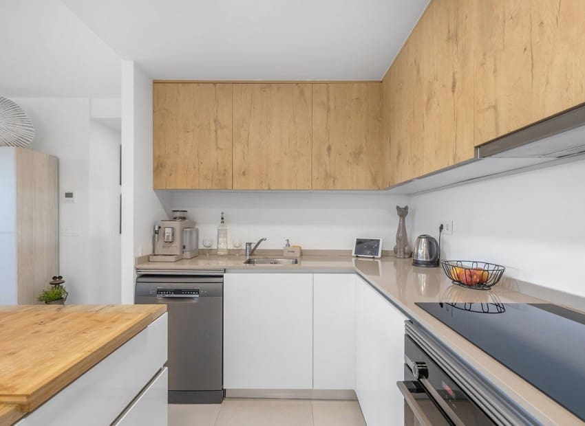 2 soveværelse Lejlighed til salg i Torrevieja med swimmingpool garage - € 519.000 (Ref: 9800031)