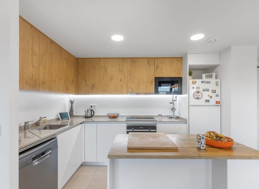 2 soveværelse Lejlighed til salg i Torrevieja med swimmingpool garage - € 519.000 (Ref: 9800031)