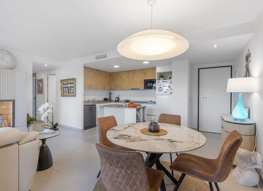 2 soveværelse Lejlighed til salg i Torrevieja med swimmingpool garage - € 519.000 (Ref: 9800031)