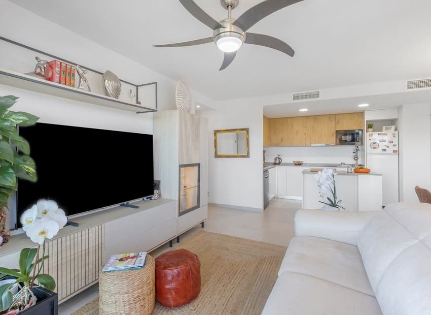 2 soveværelse Lejlighed til salg i Torrevieja med swimmingpool garage - € 519.000 (Ref: 9800031)