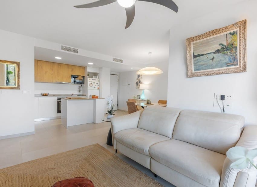 2 soveværelse Lejlighed til salg i Torrevieja med swimmingpool garage - € 519.000 (Ref: 9800031)