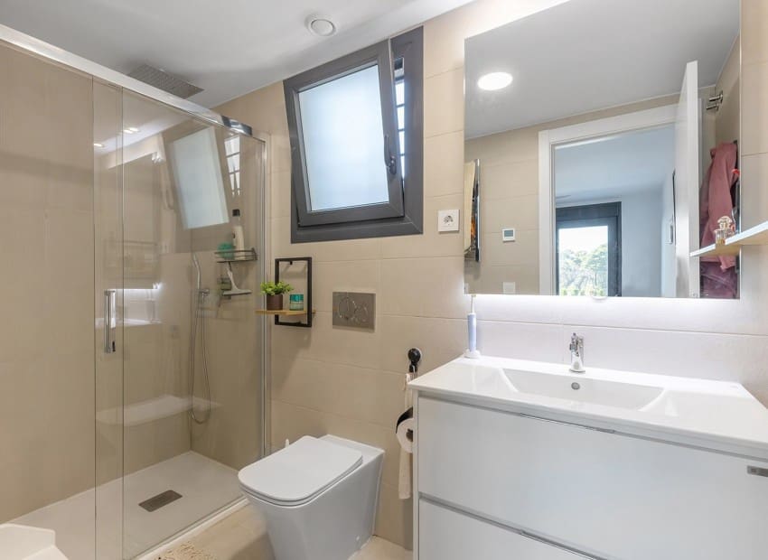 2 soveværelse Lejlighed til salg i Torrevieja med swimmingpool garage - € 519.000 (Ref: 9800031)