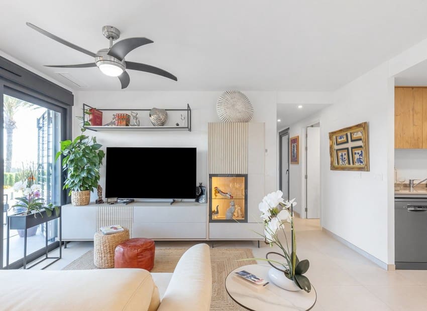 2 soveværelse Lejlighed til salg i Torrevieja med swimmingpool garage - € 519.000 (Ref: 9800031)