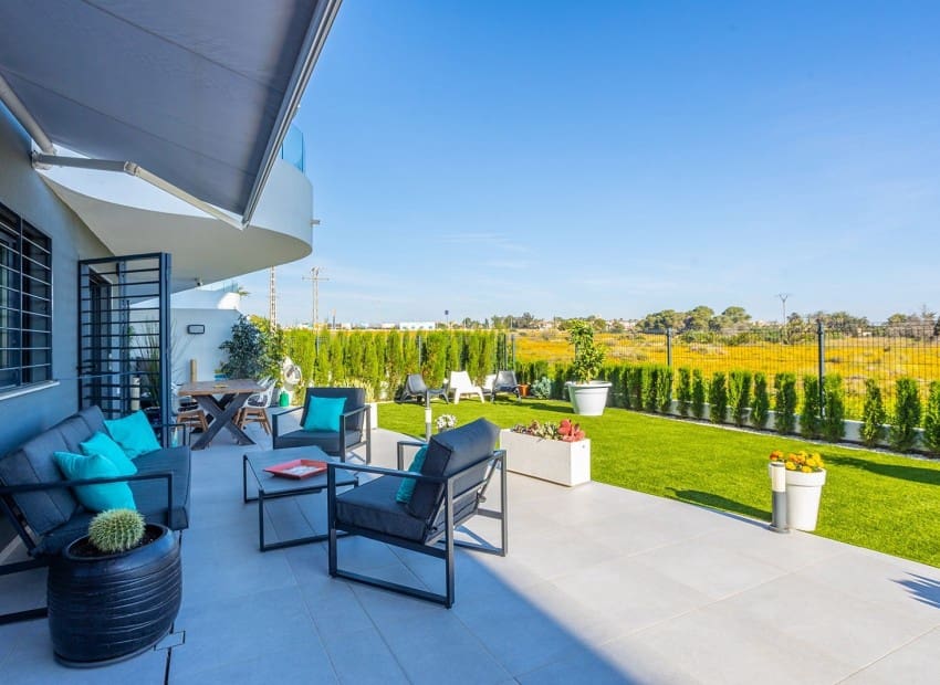 2 soveværelse Lejlighed til salg i Torrevieja med swimmingpool garage - € 519.000 (Ref: 9800031)