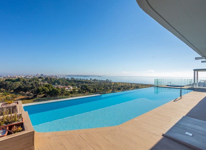 2 soveværelse Lejlighed til salg i Torrevieja med swimmingpool garage - € 519.000 (Ref: 9800031)