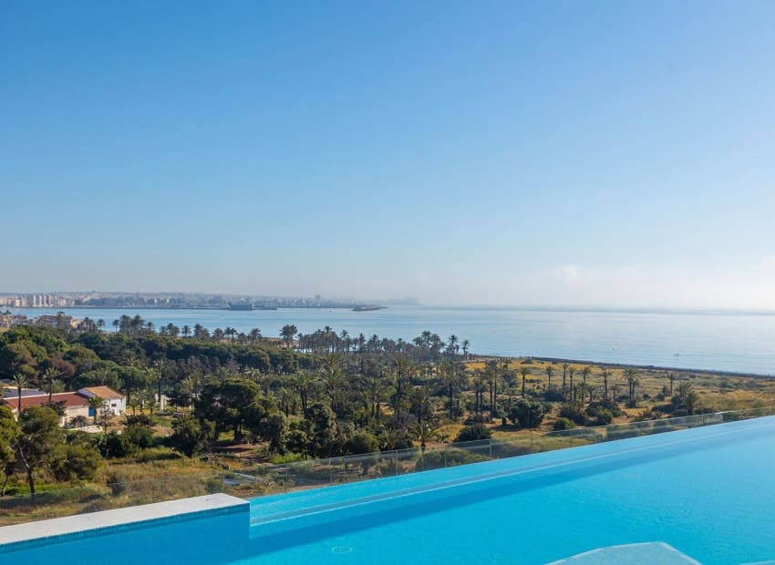 2 soveværelse Lejlighed til salg i Torrevieja med swimmingpool garage - € 519.000 (Ref: 9800031)