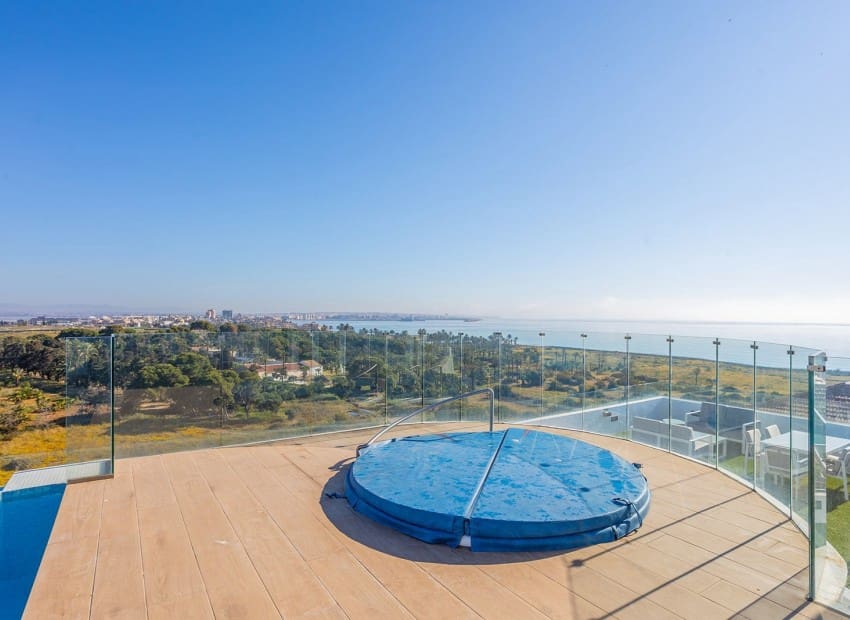 2 soveværelse Lejlighed til salg i Torrevieja med swimmingpool garage - € 519.000 (Ref: 9800031)