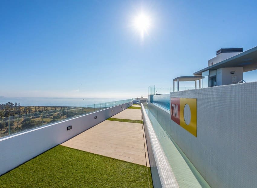 2 soveværelse Lejlighed til salg i Torrevieja med swimmingpool garage - € 519.000 (Ref: 9800031)