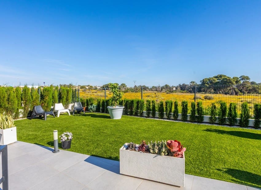 2 soveværelse Lejlighed til salg i Torrevieja med swimmingpool garage - € 519.000 (Ref: 9800031)