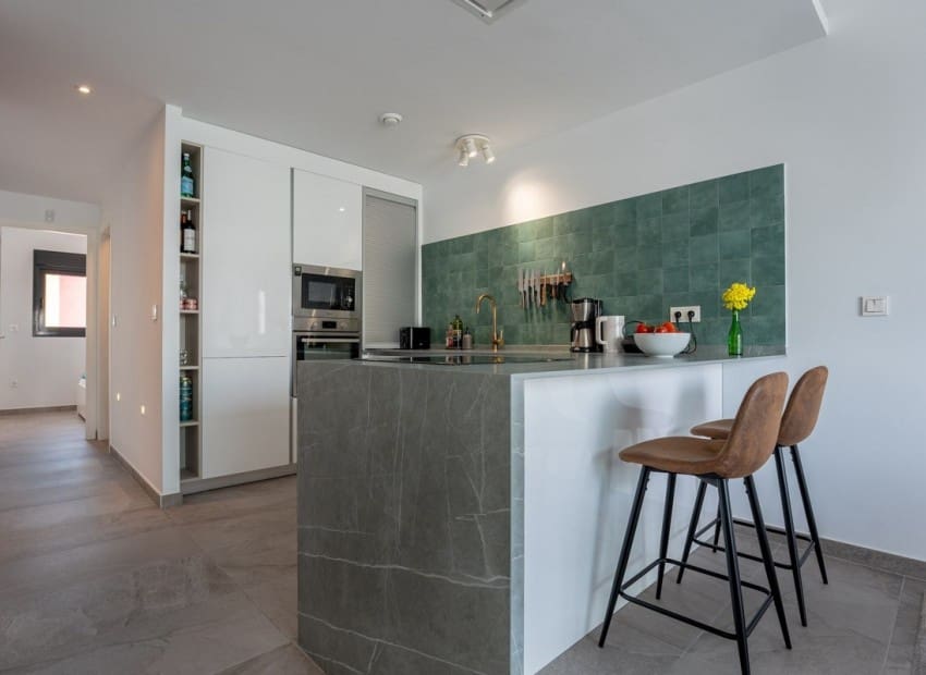 2 sypialnia Penthouse na sprzedaż w Torrevieja z basenem - 319 900 € (Ref: 9802782)