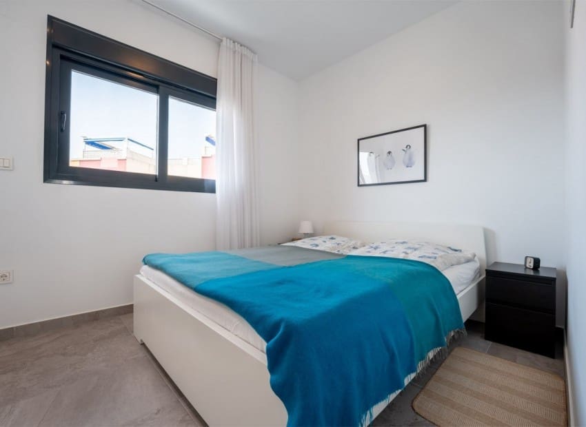 2 sypialnia Penthouse na sprzedaż w Torrevieja z basenem - 319 900 € (Ref: 9802782)