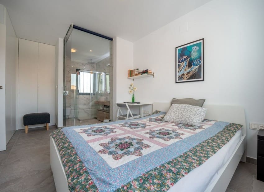 2 sypialnia Penthouse na sprzedaż w Torrevieja z basenem - 319 900 € (Ref: 9802782)