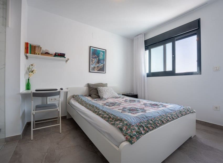 2 sypialnia Penthouse na sprzedaż w Torrevieja z basenem - 319 900 € (Ref: 9802782)