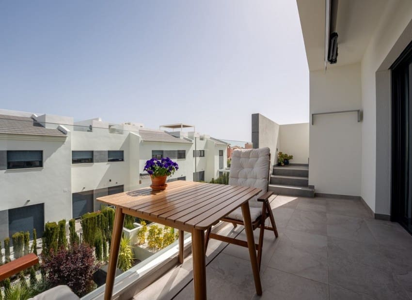 2 sypialnia Penthouse na sprzedaż w Torrevieja z basenem - 319 900 € (Ref: 9802782)