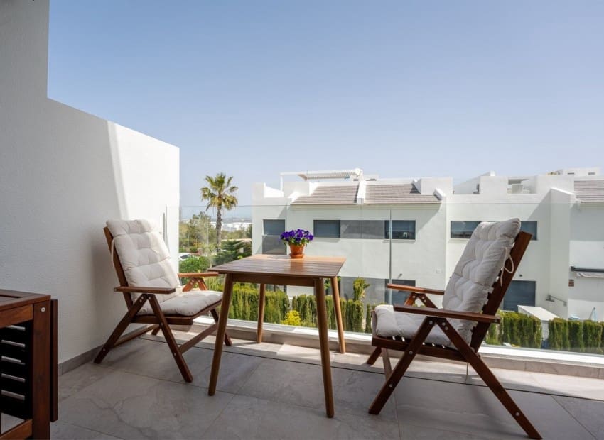 2 sypialnia Penthouse na sprzedaż w Torrevieja z basenem - 319 900 € (Ref: 9802782)