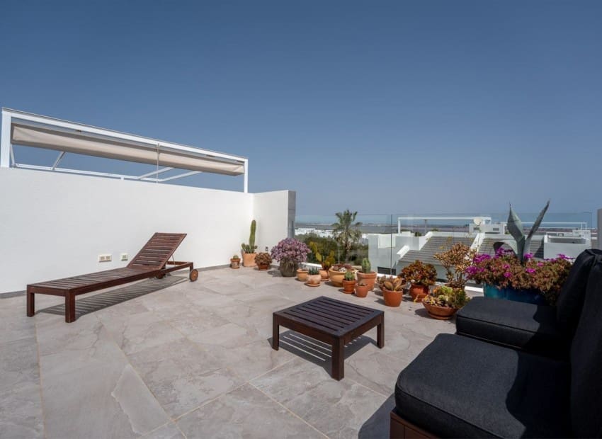 2 sypialnia Penthouse na sprzedaż w Torrevieja z basenem - 319 900 € (Ref: 9802782)