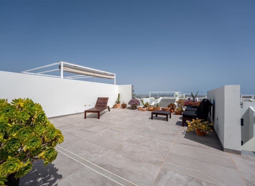 2 sypialnia Penthouse na sprzedaż w Torrevieja z basenem - 319 900 € (Ref: 9802782)