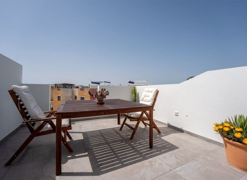 2 sypialnia Penthouse na sprzedaż w Torrevieja z basenem - 319 900 € (Ref: 9802782)