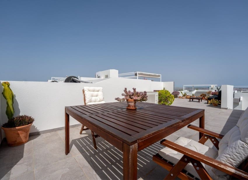 2 sypialnia Penthouse na sprzedaż w Torrevieja z basenem - 319 900 € (Ref: 9802782)