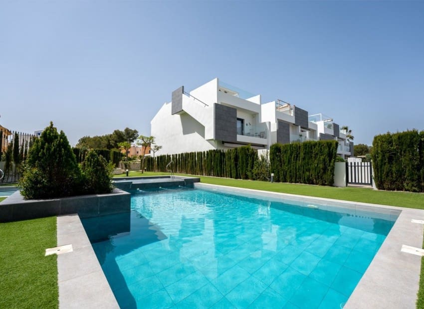 2 sypialnia Penthouse na sprzedaż w Torrevieja z basenem - 319 900 € (Ref: 9802782)