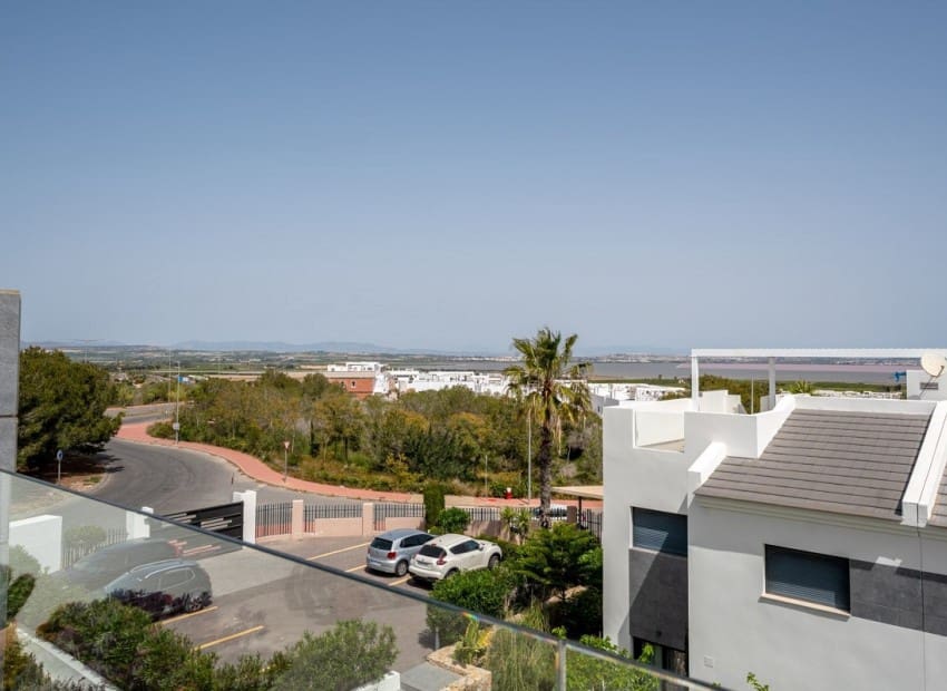 2 sypialnia Penthouse na sprzedaż w Torrevieja z basenem - 319 900 € (Ref: 9802782)