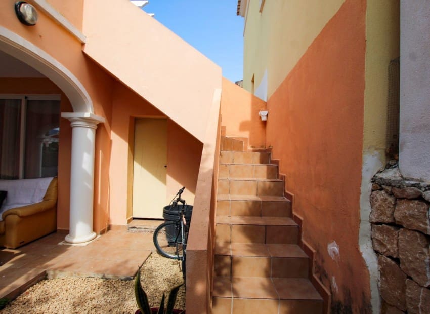 2 soveværelse Villa til salg i Calpe / Calp med swimmingpool - € 285.000 (Ref: 9805539)