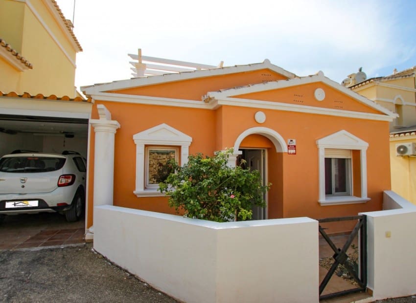 2 soveværelse Villa til salg i Calpe / Calp med swimmingpool - € 285.000 (Ref: 9805539)