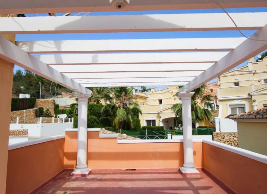 2 soveværelse Villa til salg i Calpe / Calp med swimmingpool - € 285.000 (Ref: 9805539)