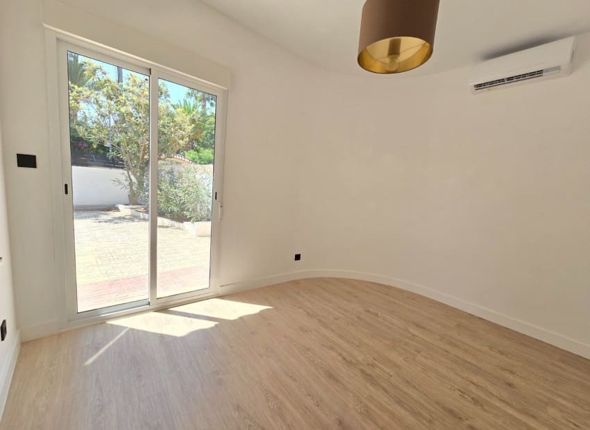 4 quarto Moradia para venda em Alfaz del Pi / L'Alfas del Pi com piscina - 395 000 € (Ref: 9821018)