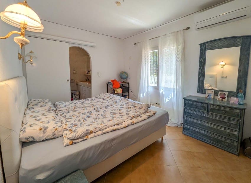 Chalet de 4 habitaciones en Dénia en venta con piscina - 565.000 € (Ref: 9827496)