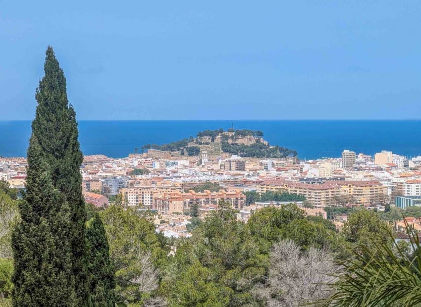 Chalet de 4 habitaciones en Dénia en venta con piscina - 565.000 € (Ref: 9827496)