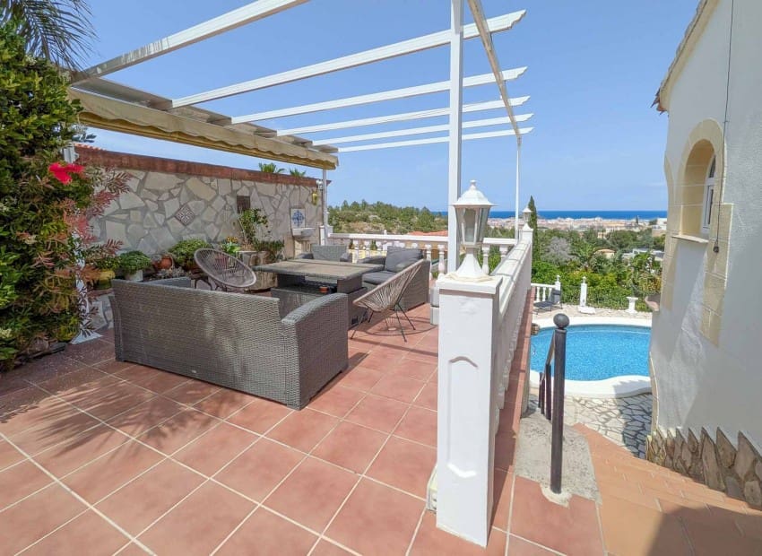 Chalet de 4 habitaciones en Dénia en venta con piscina - 565.000 € (Ref: 9827496)